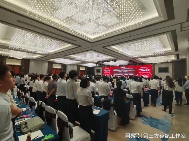 商务活动背后的“精致齿轮” 充场演员与会议服务的新生态